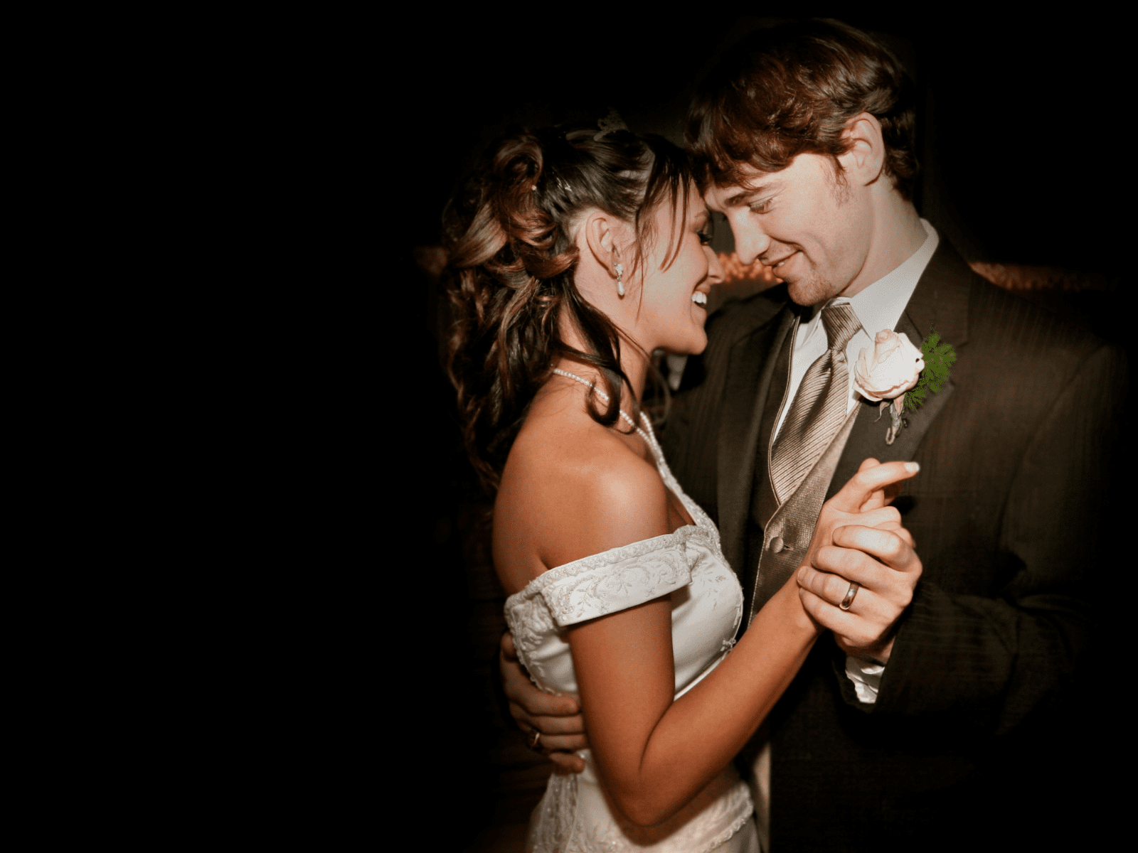 wedding couple first dance