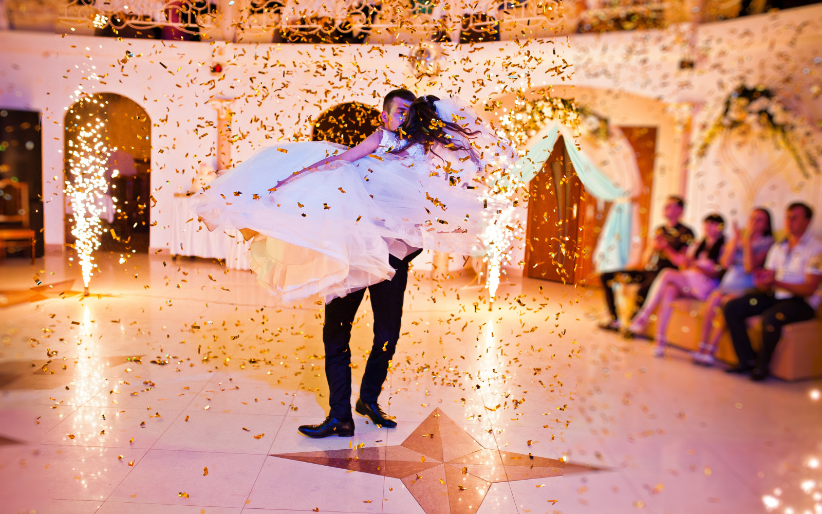 wedding couple at the dance floor